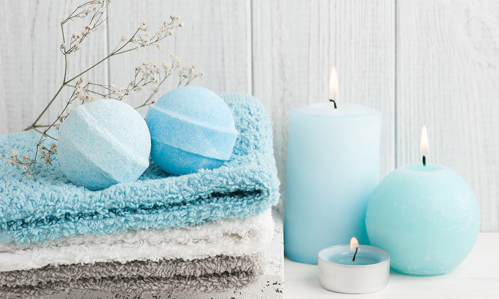  Aromatherapy candles and bath bombs for relaxing bath